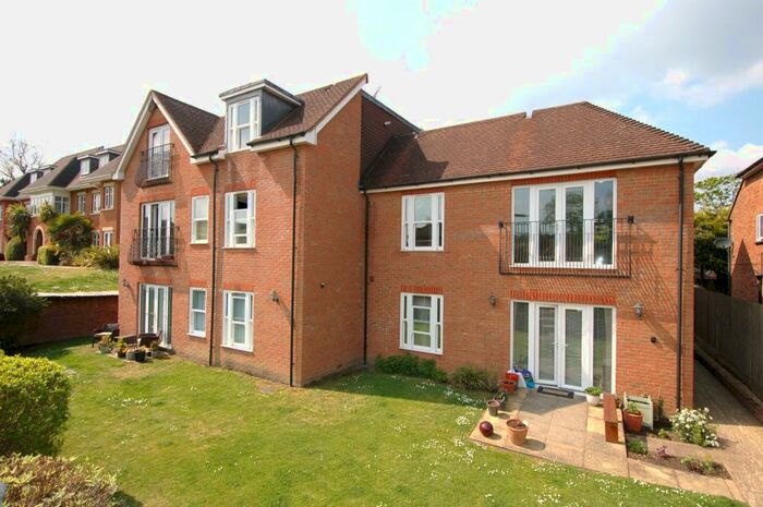 2 Bedroom Flat To Rent In London Road, Bagshot, GU19