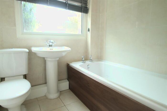 2 Bedroom Flat For Sale In Lordswood Road, Harborne, Birmingham, B17