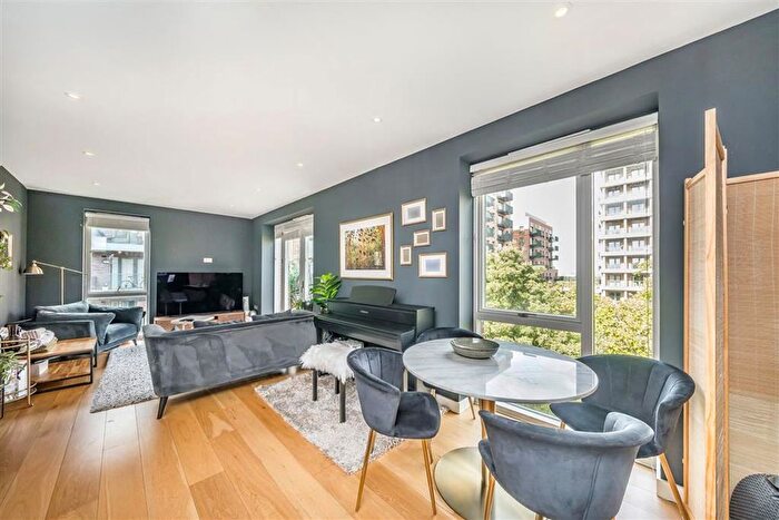 2 Bedroom Flat For Sale In Monarch Square, London, SW11