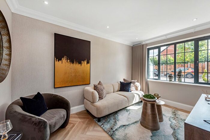 2 Bedroom Detached House For Sale In Barley Mow Lane, St.Albans, AL4