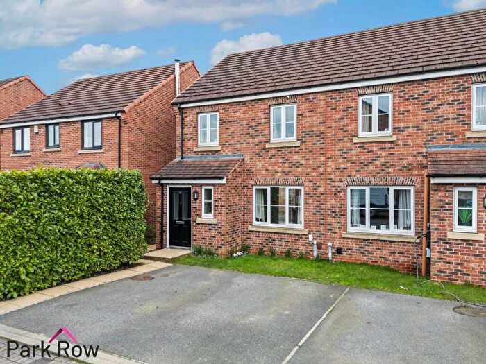 3 Bedroom End Of Terrace House For Sale In Field View, South Milford, Leeds, LS25
