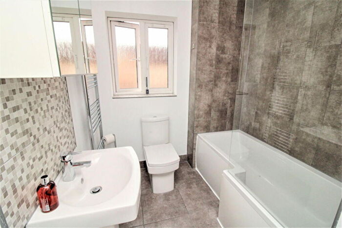 3 Bedroom Semi-Detached House For Sale In Whimbrel Avenue, Portishead, Portishead, BS20