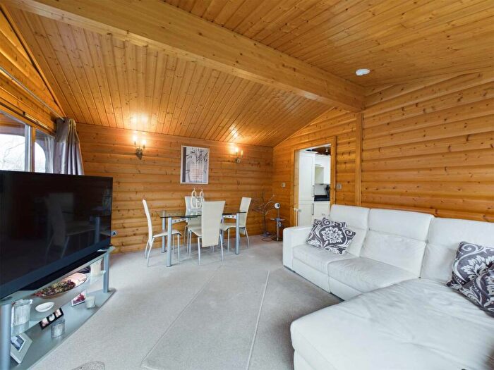 2 Bedroom Detached House To Rent In The Walled Garden, Harleyford Estate, SL7
