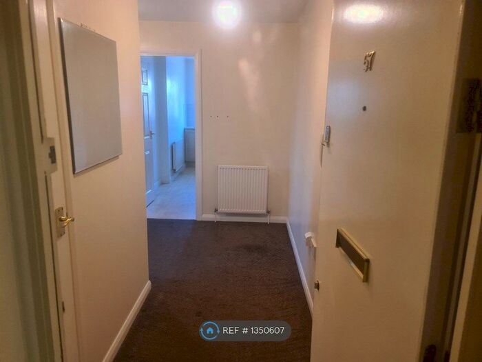 1 Bedroom Flat To Rent In Off Vicarage Lane, Ilford, IG1