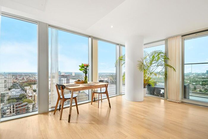 2 Bedroom Flat For Sale In Landmark West Marsh Wall, E14