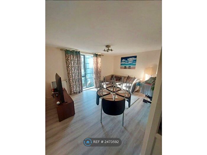 2 Bedroom Flat To Rent In Salk Close, London, NW9