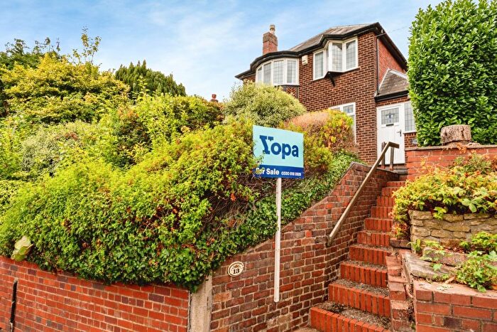 3 Bedroom Detached House For Sale In Bustleholme Avenue, West Bromwich, B71