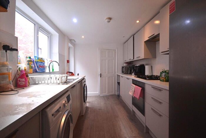 6 Bedroom House To Rent In Blenheim Road, Reading, RG1