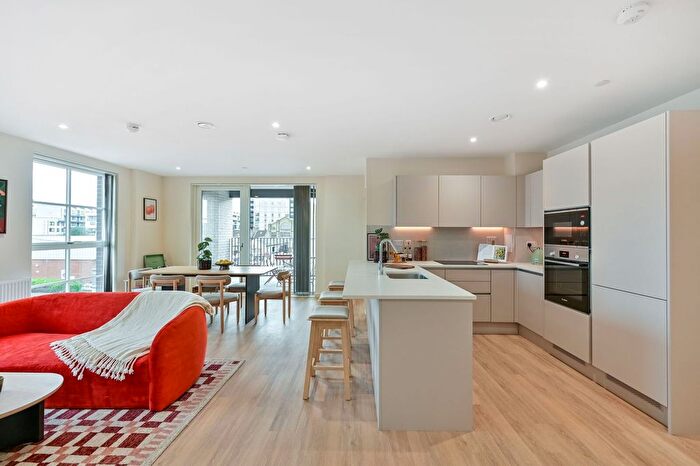 3 Bedroom Flat To Rent In Marble House, Hayes And Harlington, Hayes, UB3