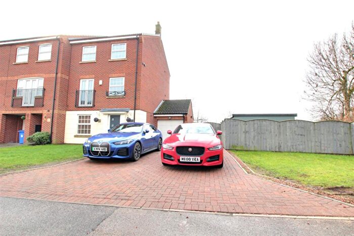 4 Bedroom End Of Terrace House For Sale In Sandringham Road, Brough, HU15