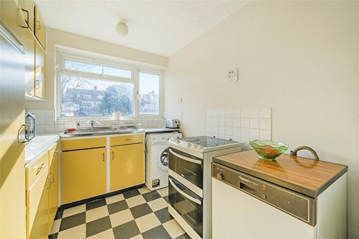 2 Bedroom Flat For Sale In Cranes Park Crescent, Surbiton, KT5
