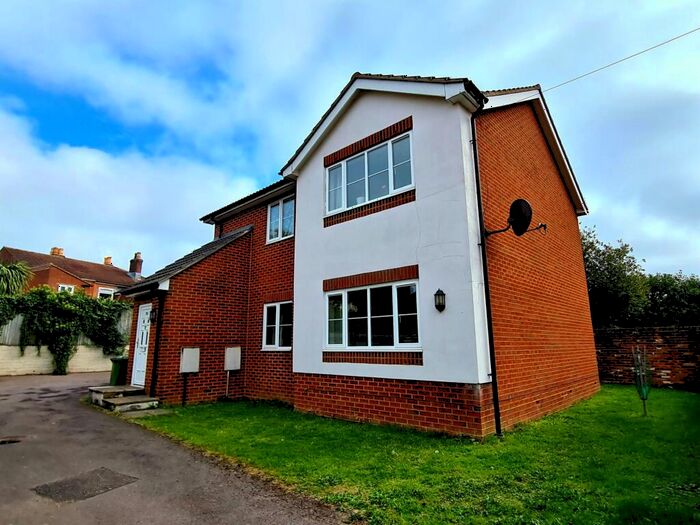 2 Bedroom Flat To Rent In Richmond Road, Southampton, Hampshire, SO15