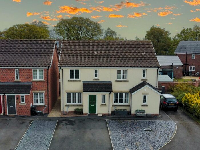 3 Bedroom Semi-Detached House To Rent In Hardys Road, Bathpool, Taunton, TA2