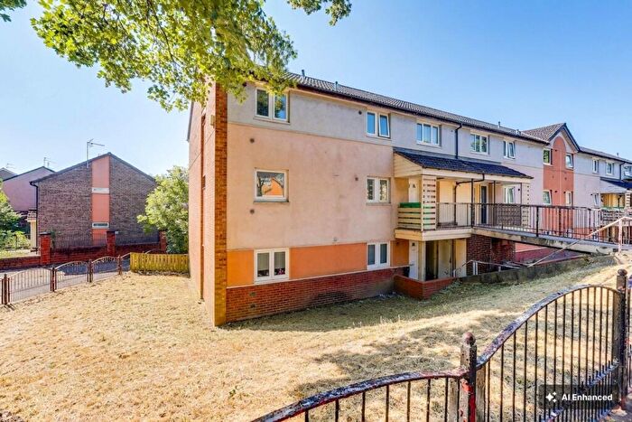 2 Bedroom Flat For Sale In Tulip Avenue, Nottingham, NG3
