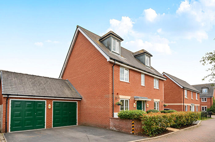 5 Bedroom Detached House For Sale In Lawson Way, Aylesbury, Buckinghamshire, HP18