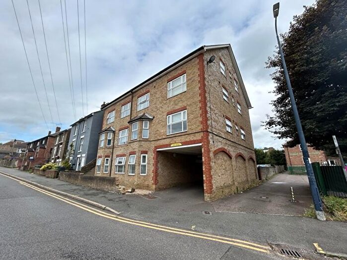 1 Bedroom Flat To Rent In St Lukes Court, - Boxley Road, Maidstone, Kent, ME14