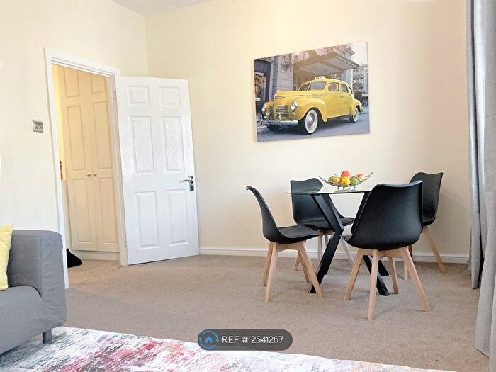 2 Bedroom Flat To Rent In Deptford, London, SE8