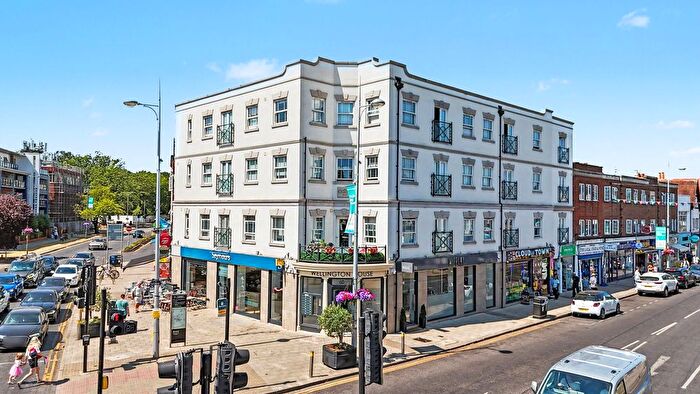 1 Bedroom Flat For Sale In High Street, Wellington House, KT12