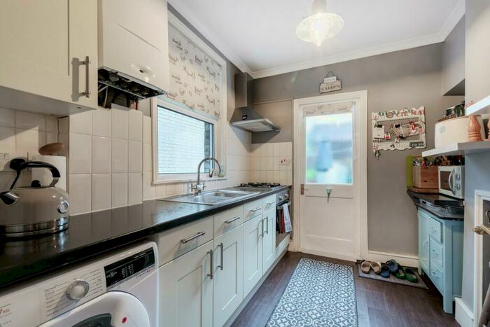 2 Bedroom End Of Terrace House To Rent In Somerville Road, Penge, SE20