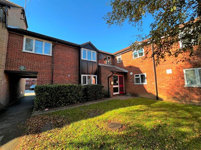 1 Bedroom Flat To Rent In Springwood Crescent, Edgware, Greater London, HA8