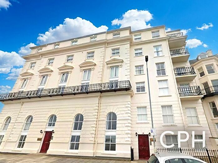 3 Bedroom Flat For Sale In Esplanade, Scarborough, YO11