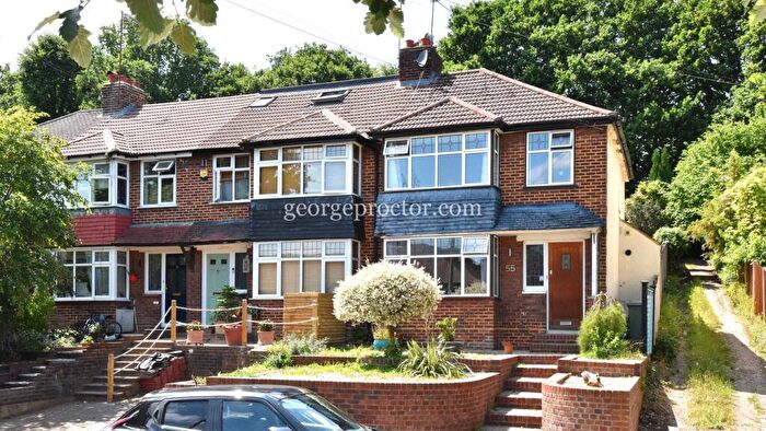 3 Bedroom End Of Terrace House For Sale In Oak Tree Gardens, Bromley, BR1