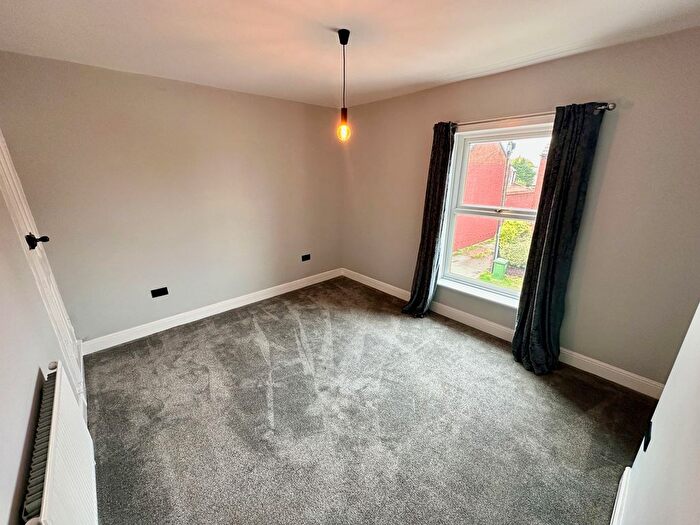 2 Bedroom Property To Rent In Cemetery Road, Wakefield, WF4