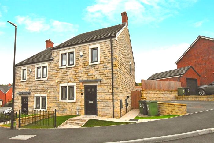 3 Bedroom Semi-Detached House For Sale In Wheatcroft Drive, DE56