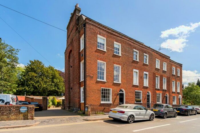 4 Bedroom End Of Terrace House To Rent In College Street St. Albans, AL3