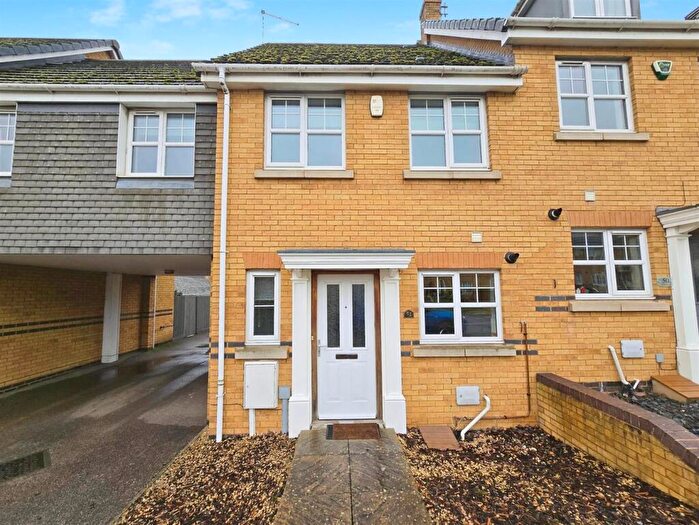 3 Bedroom Terraced House For Sale In Windsor Road, Rushden, NN10