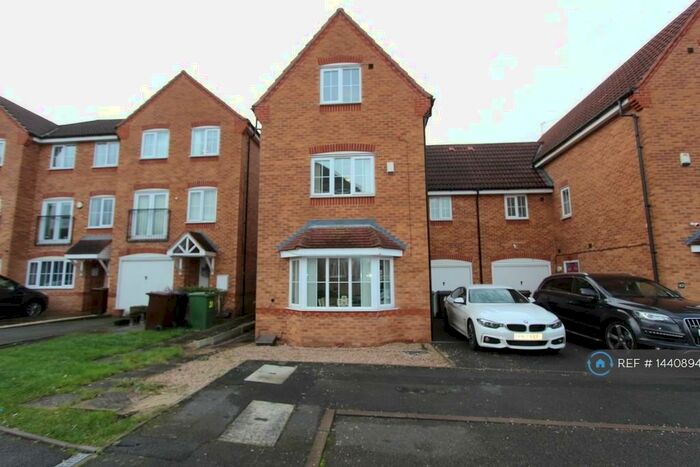 4 Bedroom Semi-Detached House To Rent In Oxford Grove, Birmingham, B37