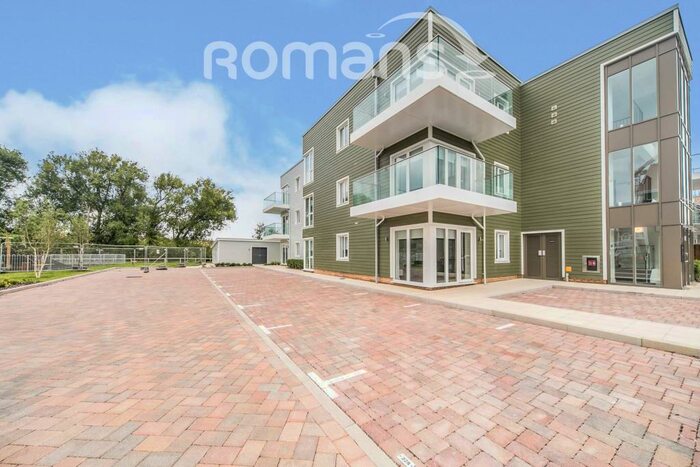 2 Bedroom Apartment To Rent In Green Park, Reading, RG2