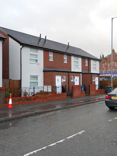 3 Bedroom Mews To Rent In Dean Lane, Newton Heath - Manchester, M40