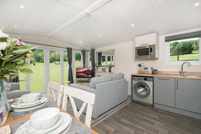 2 Bedroom Lodge For Sale In Brackenborough, Louth, LN11