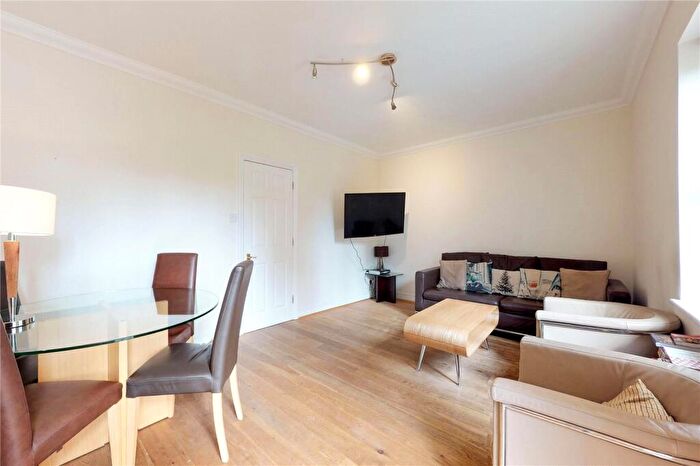 2 Bedroom Apartment To Rent In Spital Square, London, E1