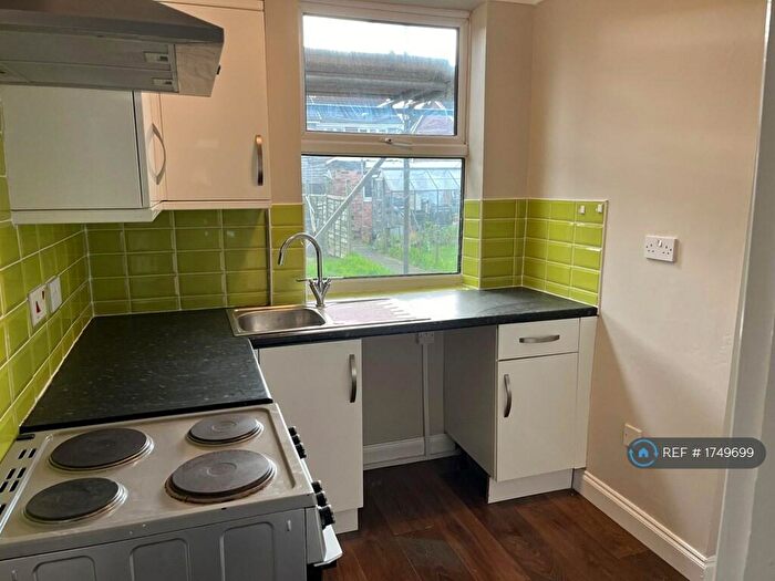 2 Bedroom Terraced House To Rent In Chapman Lane, Chesterfield, S42