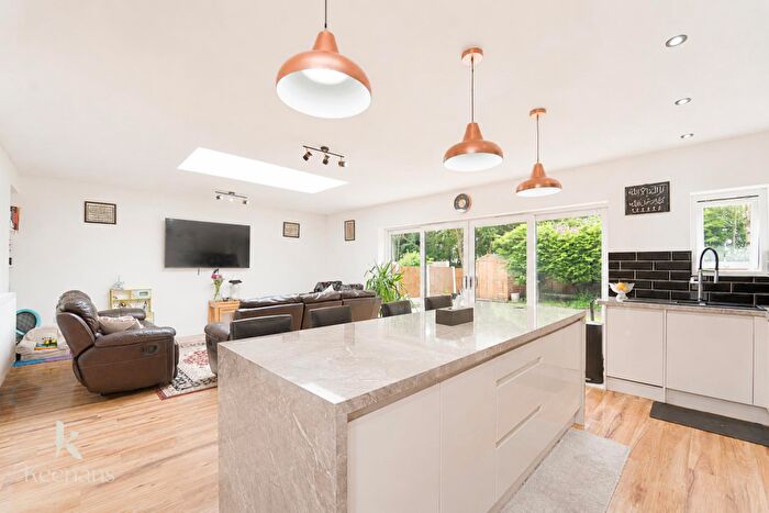 4 Bedroom Semi-Detached Bungalow For Sale In Minehead Avenue, Burnley, BB10