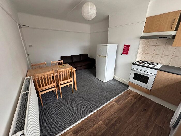 3 Bedroom Flat To Rent In Lemna Court, Lemna Road, Leytonstone, London, E11