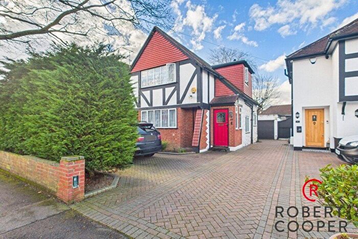 3 Bedroom Detached House To Rent In The Fairway, Ruislip, HA4