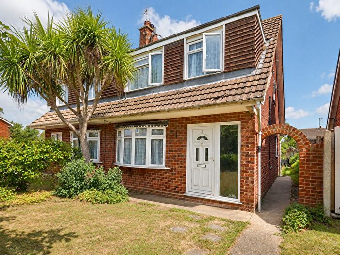 3 Bedroom Semi-Detached House For Sale In Keats Walk, Rayleigh, SS6