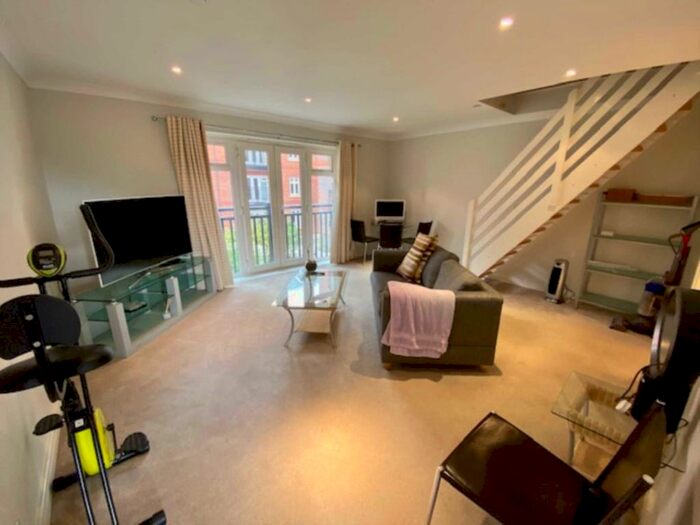 1 Bedroom Apartment To Rent In Leret Way, Leatherhead, KT22
