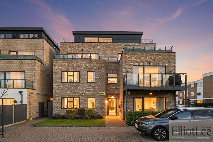 2 Bedroom Flat For Sale In Harrowdene Road, Wembley, HA0