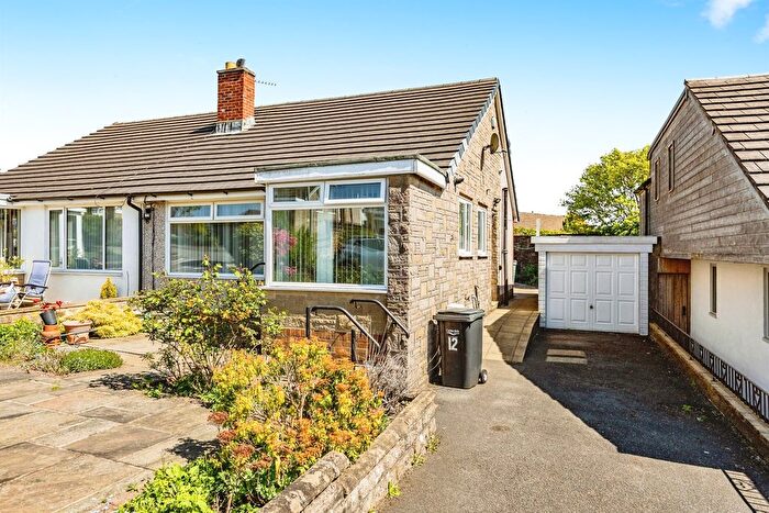 2 Bedroom Semi Detached Bungalow For Sale In Norton Close, Halifax, HX2