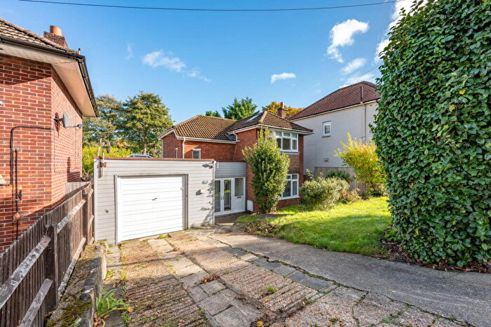 3 Bedroom Detached House For Sale In Copsewood Road, Southampton, SO18