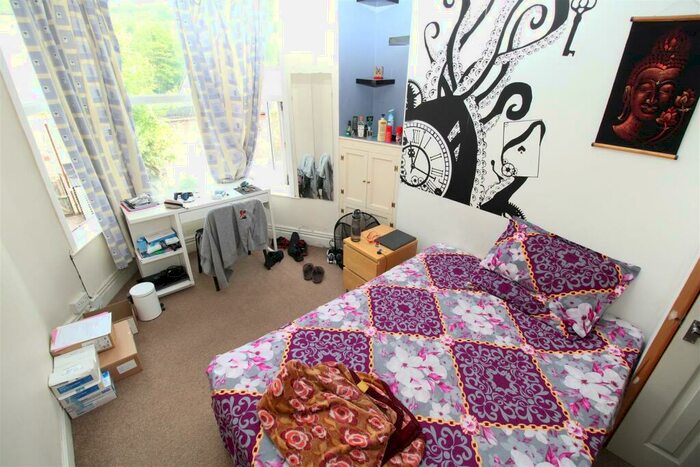 6 Bedroom Terraced House To Rent In Broadway, CF37