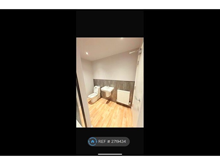 2 Bedroom Flat To Rent In Tonge Moor Road, Bolton, BL2