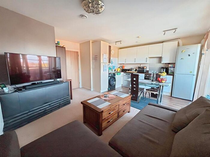 2 Bedroom Flat For Sale In Station Lane, Basildon, SS13