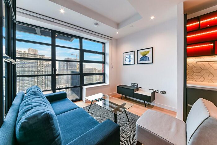 Apartment For Sale In Defoe House, City Island Way, London, E14