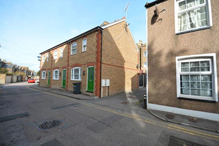 1 Bedroom Flat To Rent In Park Place, Margate, CT9
