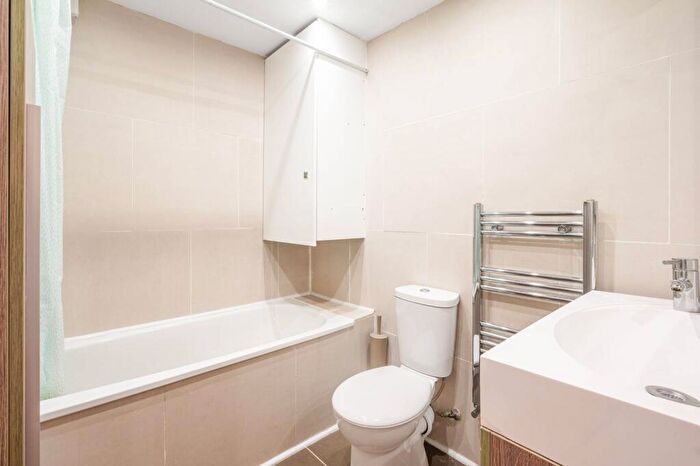 2 Bedroom Flat For Sale In Fellows Road, Belsize Park, London, NW3